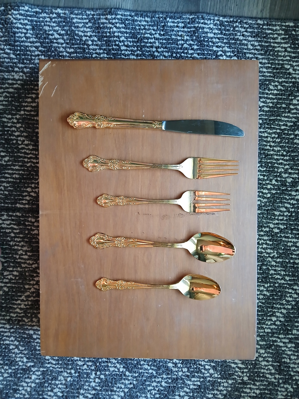 Classic Ornate Gold Flatware Set - 5-Piece Place Setting.  Cambridge SS ALYSSA